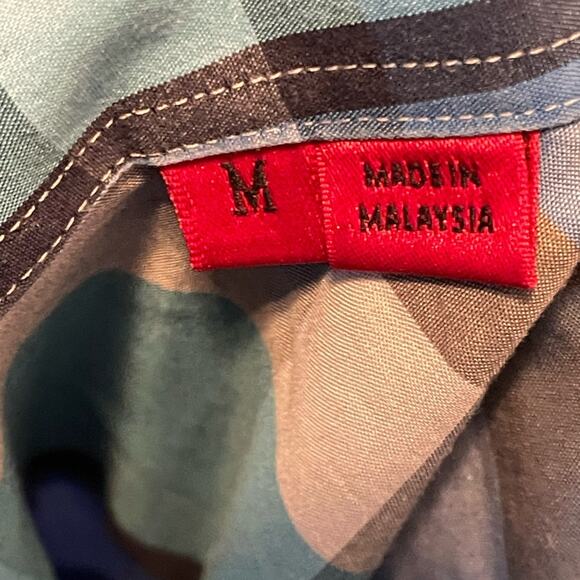 Hugo Boss Slim Fit Blue Plaid Button Shirt size Medium - Picture 2 of 9